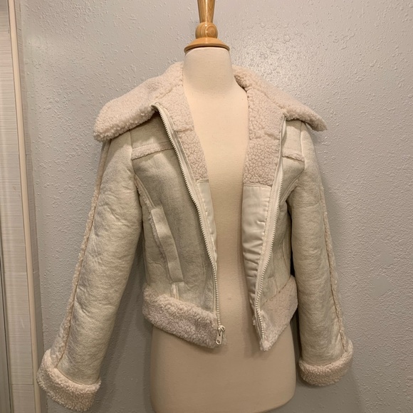 Abercrombie Sherpa CREAM
Cropped Vegan Suede Sherpa Jacket - Picture 8 of 11